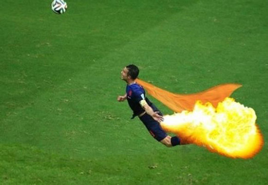 【超级搞笑】超级恶搞图片之恶搞世界杯图片,范佩西鱼跃头球遭恶搞