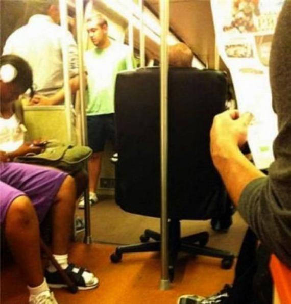 【狂赞】超级恶搞图片之地铁里的搞笑图片和混搭趣图