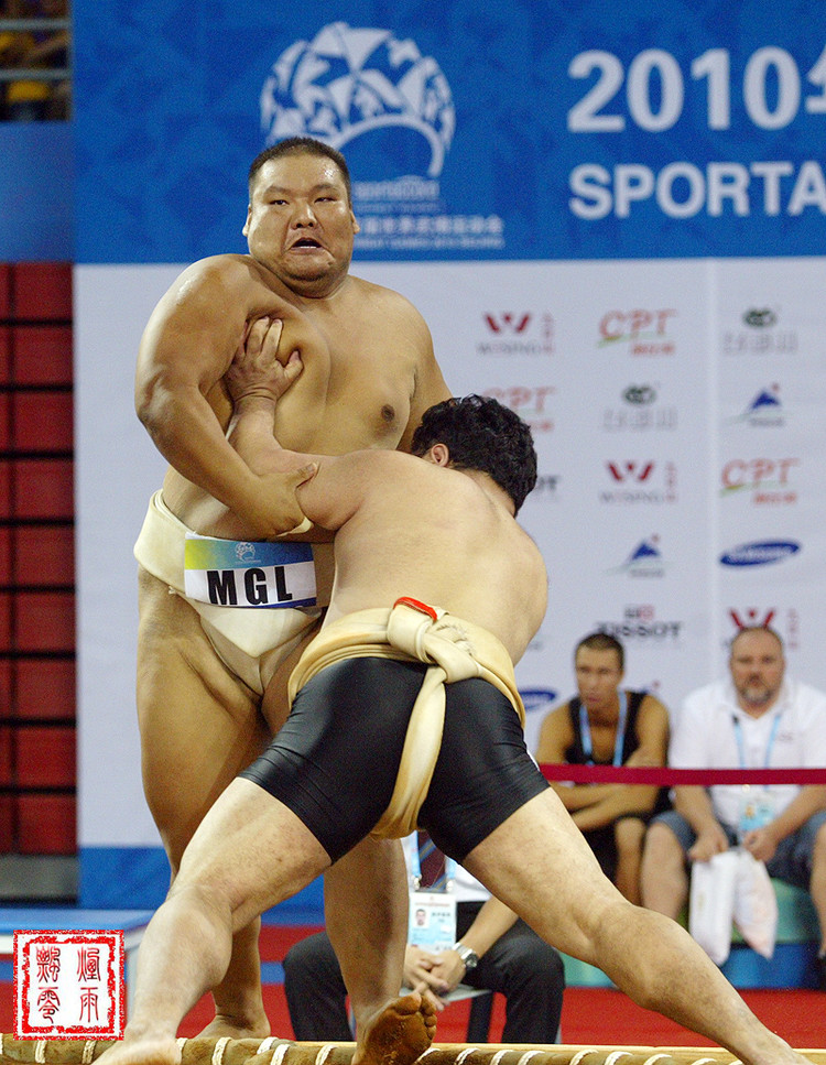 【超级搞笑】搞笑图片之日本女子相扑,一样精彩绝伦。